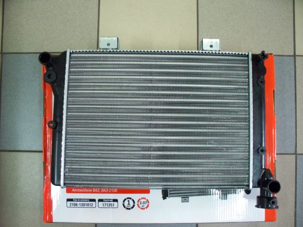 Радиатор охлаждения ВАЗ 2106 ДК